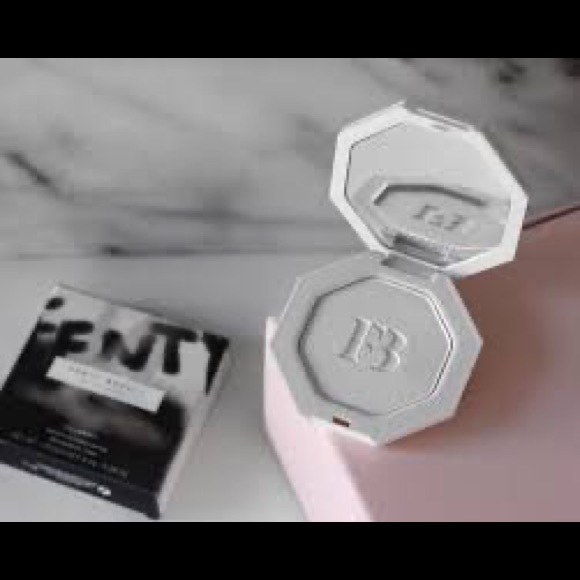 ‼️NEW‼️PRICE DROP‼️ Fenty Beauty Metal Moon Killawatt Freestyle Highlighter - Picture 4 of 5